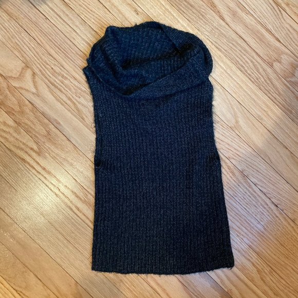 Tildon | Cowl Neck Sleeveless Sweater - Picture 5 of 7